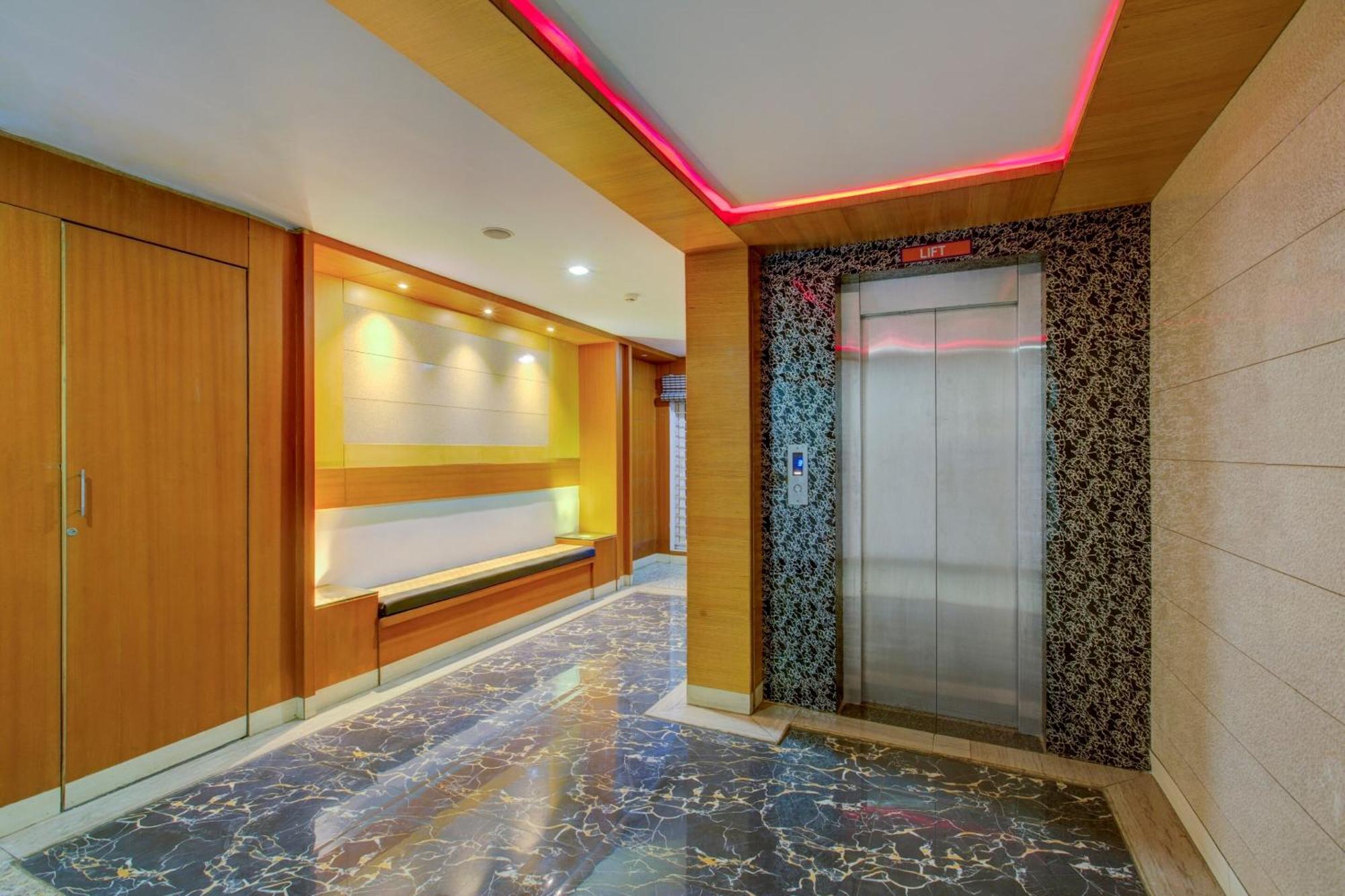 Super Townhouse Oak Jvh Hotel Bangalore Bagian luar foto